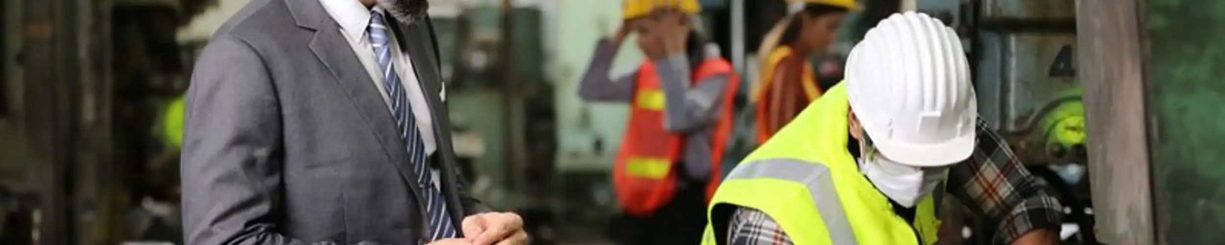 manager auditing a laborer
